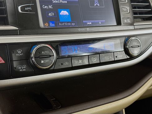 Used 2015 Toyota Highlander XLE image 24