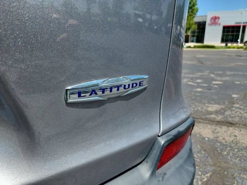 Used 2019 Jeep Cherokee Latitude Plus AWD/4WD image 24