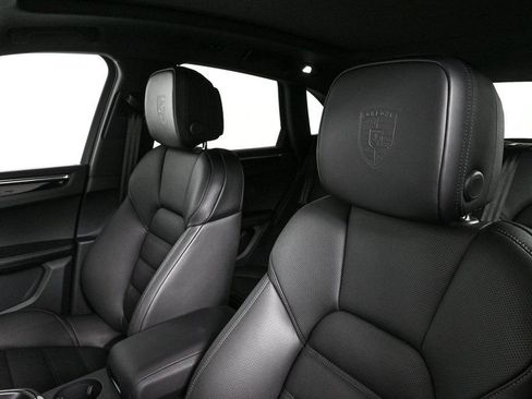 Certified 2026 Porsche Macan image 5