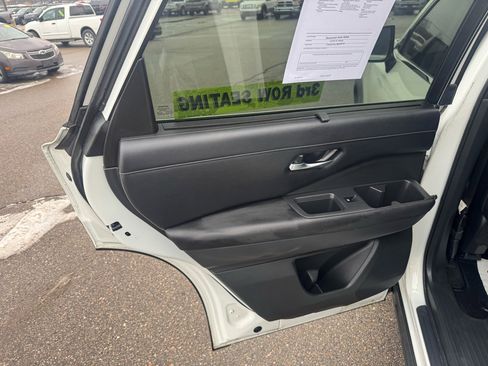 Used 2023 Nissan Pathfinder SL image 13