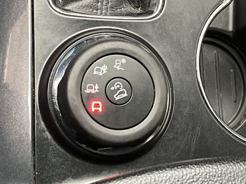 Used 2017 Ford Explorer XLT image 17