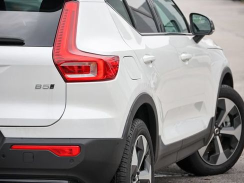 Certified 2026 Volvo XC40 B5 Plus AWD/4WD image 25