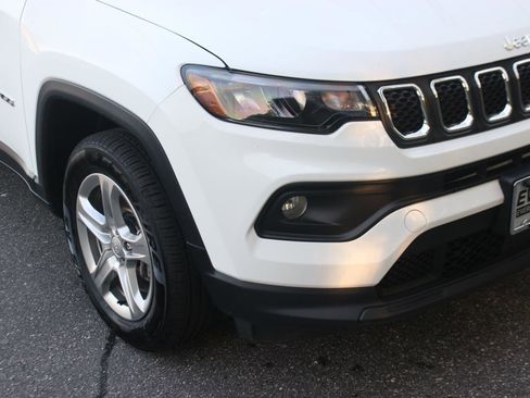 Used 2024 Jeep Compass Latitude AWD/4WD image 9