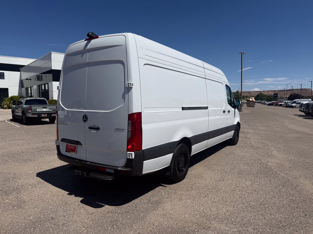 Used 2024 Mercedes-Benz Sprinter 2500 image 2