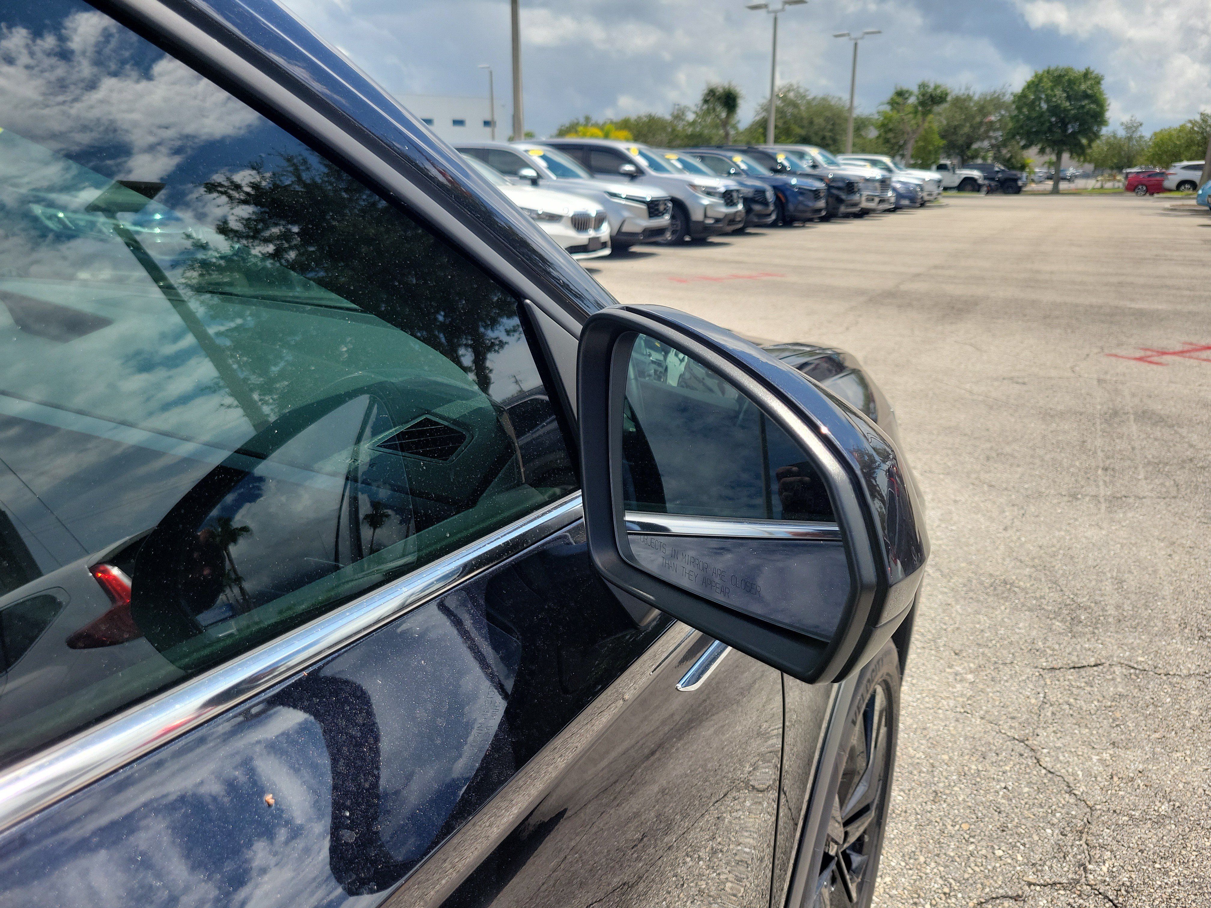 Used 2023 Volkswagen Taos SE w/ Panoramic Sunroof Package AWD/4WD image 10