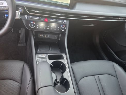 Used 2025 Hyundai Sonata Limited FWD image 22