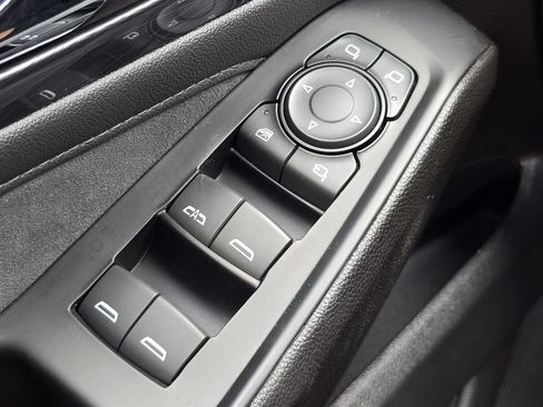 Used 2023 Chevrolet Traverse High Country FWD image 36