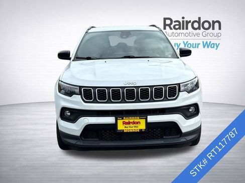 Used 2024 Jeep Compass Latitude AWD/4WD image 2