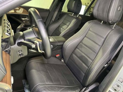 Used 2025 Mercedes-Benz GLS 450 4MATIC image 17