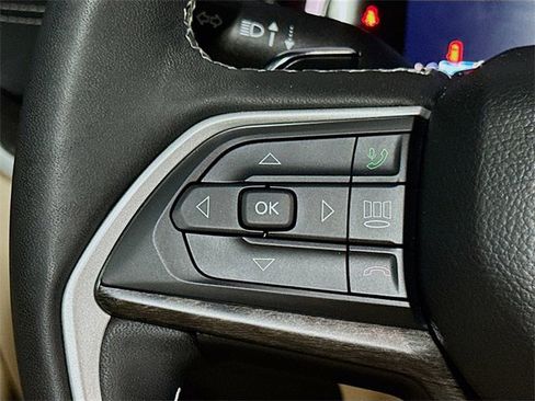 Used 2023 Jeep Grand Cherokee L Limited image 35