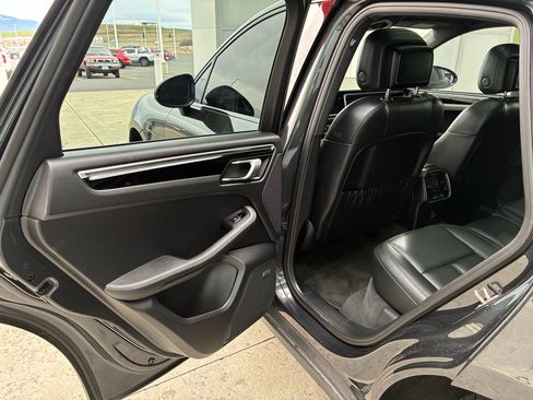 Used 2020 Porsche Macan image 17