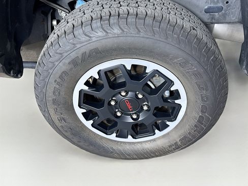 Used 2024 Toyota Tacoma TRD Off-Road image 36