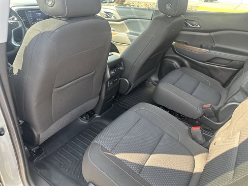 Used 2023 GMC Acadia SLE w/ Driver Convenience Package image 19