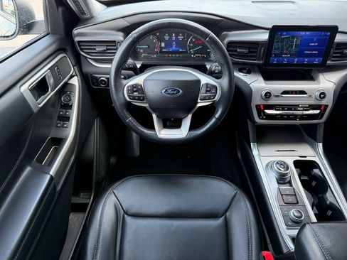 Used 2023 Ford Explorer XLT w/ Equipment Group 202A AWD/4WD image 28