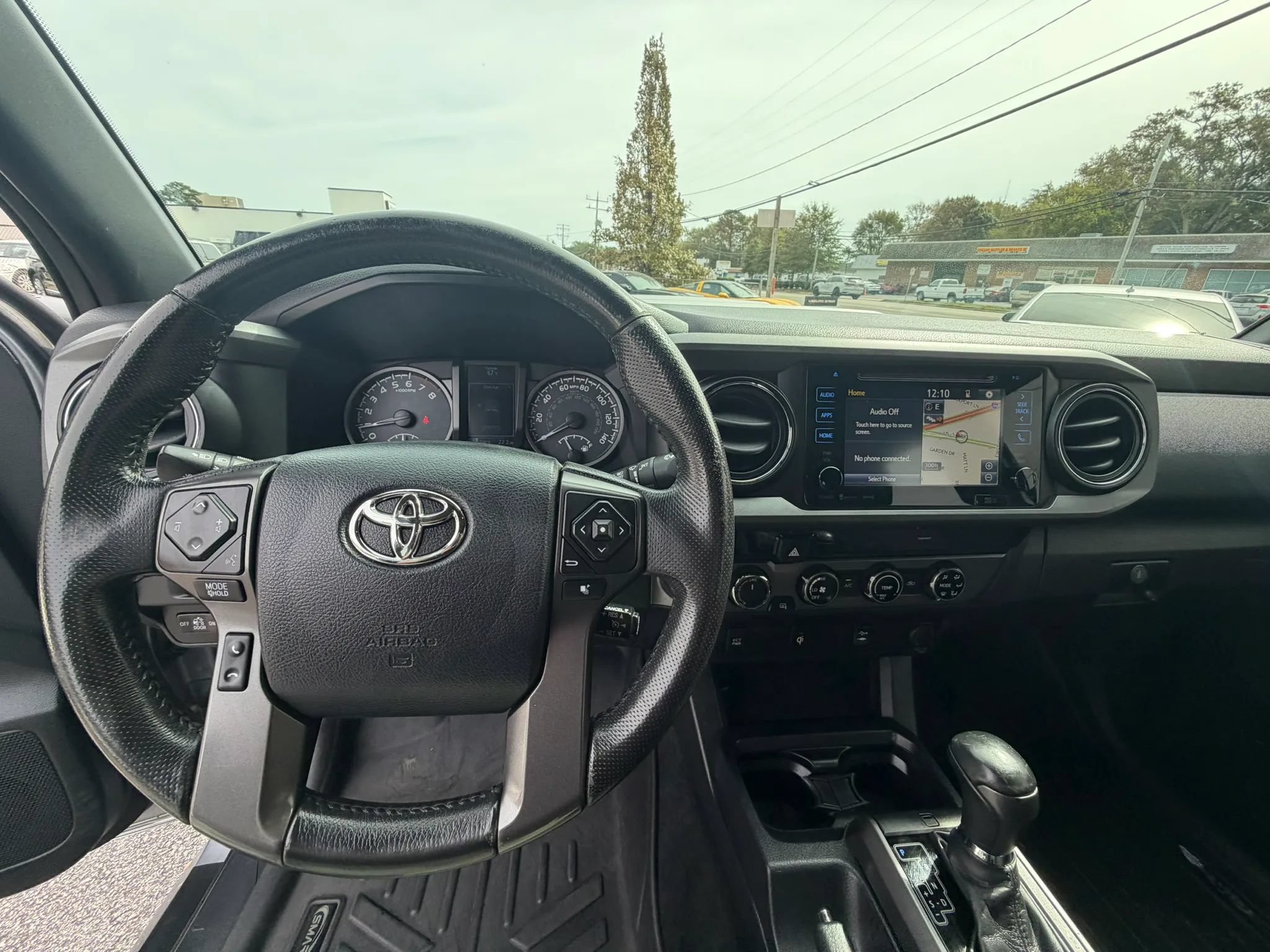Used 2017 Toyota Tacoma TRD Sport w/ Tow Package AWD/4WD image 25