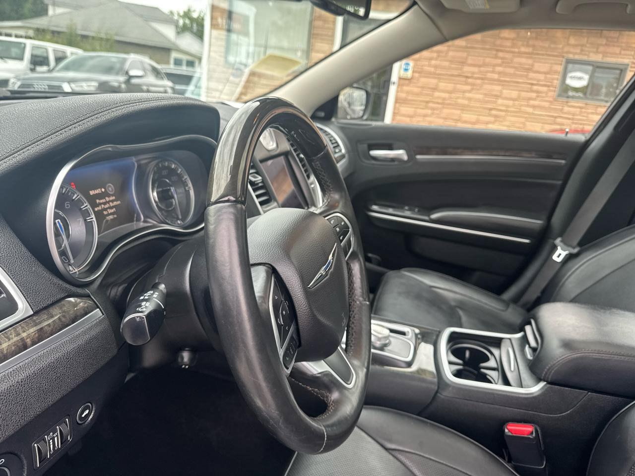 Used 2019 Chrysler 300 Limited AWD/4WD image 24