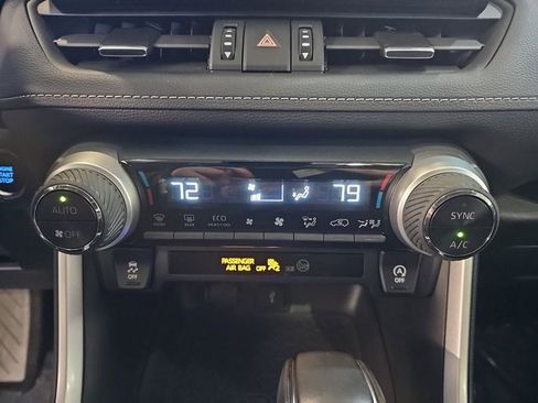 Used 2021 Toyota RAV4 XLE Premium image 23