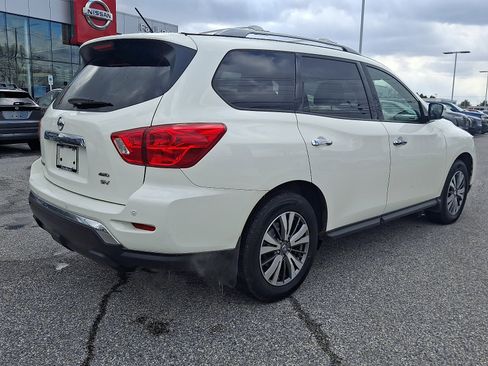 Used 2018 Nissan Pathfinder SV image 7