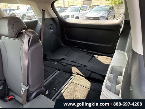 Certified 2024 Kia Carnival LX FWD image 8