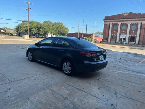 Used 2025 Toyota Corolla LE FWD image 5
