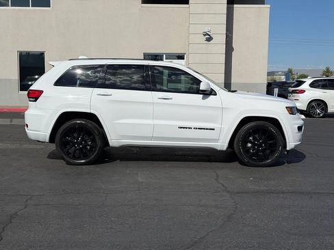 Used 2020 Jeep Grand Cherokee Altitude RWD image 2