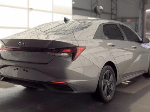 Used 2022 Hyundai Elantra SEL FWD image 5