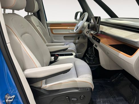 Used 2025 Volkswagen ID. Buzz 1st Edition image 10