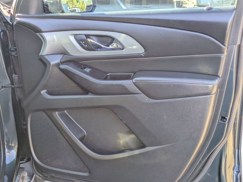 Used 2020 Chevrolet Traverse LT image 29