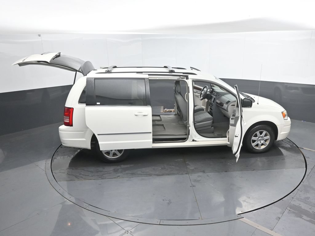 Used 2010 Chrysler Town & Country Touring FWD image 47