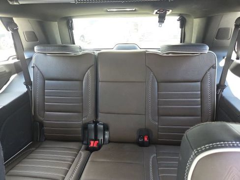 Used 2025 GMC Yukon Denali Ultimate AWD/4WD image 10