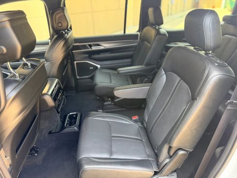 Used 2025 Jeep Wagoneer Series II AWD/4WD image 21