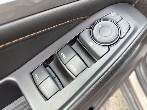 Used 2020 Chevrolet Traverse LT image 13