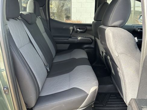 Used 2022 Toyota Tacoma TRD Off-Road image 22