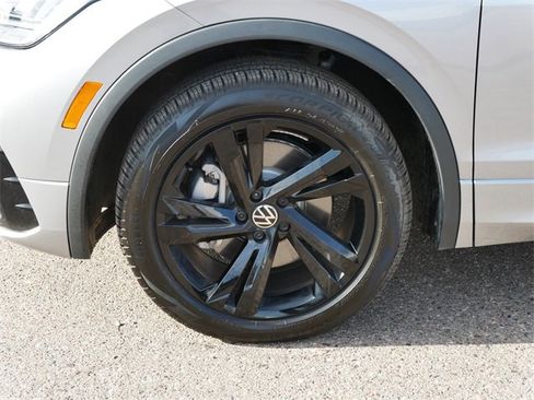 Certified 2024 Volkswagen Tiguan SE R-Line image 9