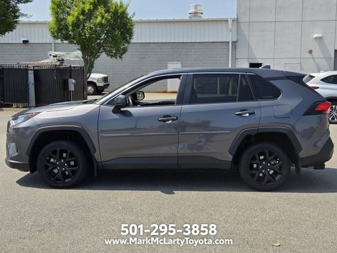 Used 2022 Toyota RAV4 LE FWD image 2