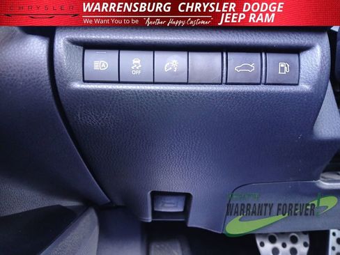 Used 2025 Toyota Camry SE image 28