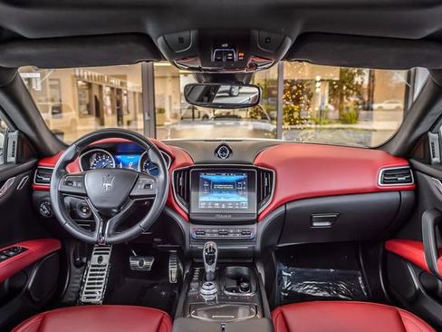 Used 2018 Maserati Ghibli image 3