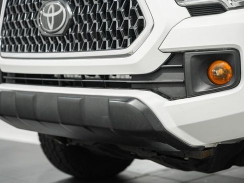 Used 2018 Toyota Tacoma TRD Off-Road image 11