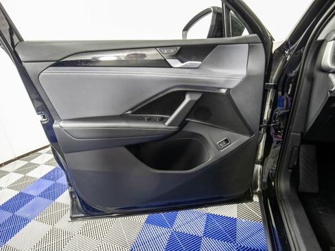 Used 2026 Volkswagen Tiguan SE FWD image 13
