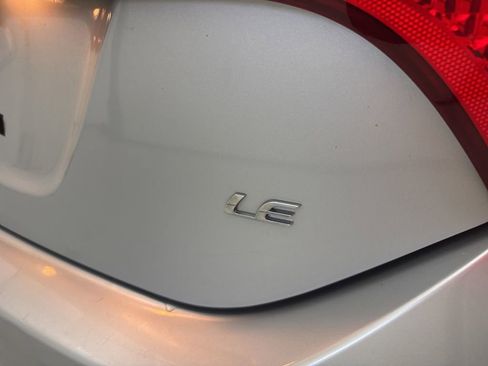 Used 2015 Toyota Corolla LE FWD image 9