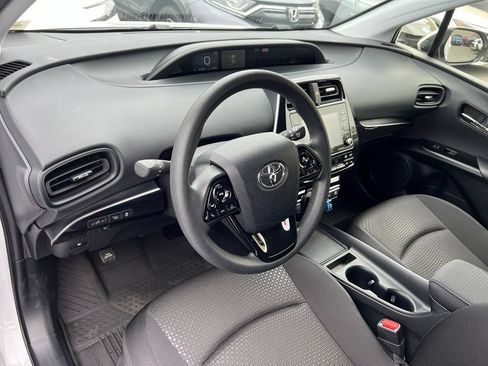 Certified 2022 Toyota Prius LE FWD image 12