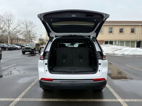 New 2026 Jeep Grand Cherokee L Laredo image 13