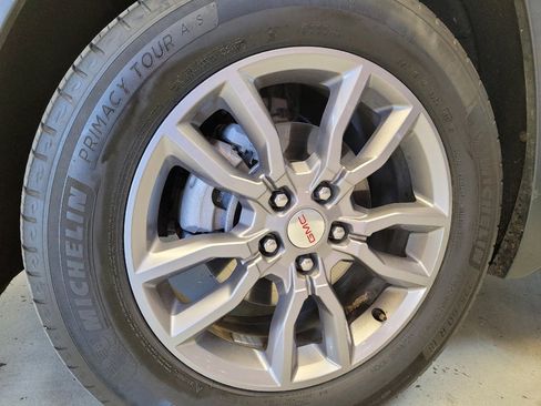 Used 2024 GMC Terrain SLT image 31