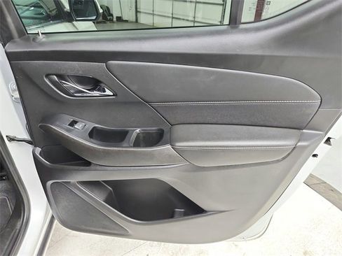 Used 2023 Chevrolet Traverse Premier image 46