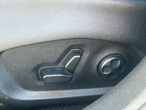 Used 2018 Jeep Renegade Latitude w/ Advanced Technology Group image 28