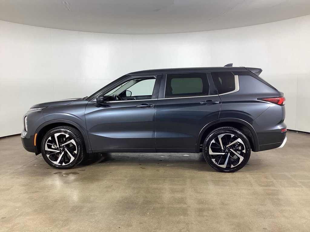 Used 2024 Mitsubishi Outlander SE Black Edition FWD image 8
