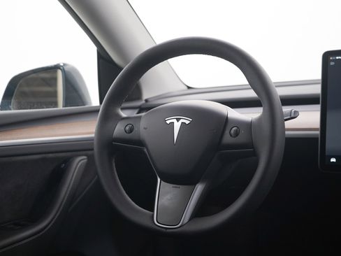 Used 2024 Tesla Model Y Long Range AWD/4WD image 13