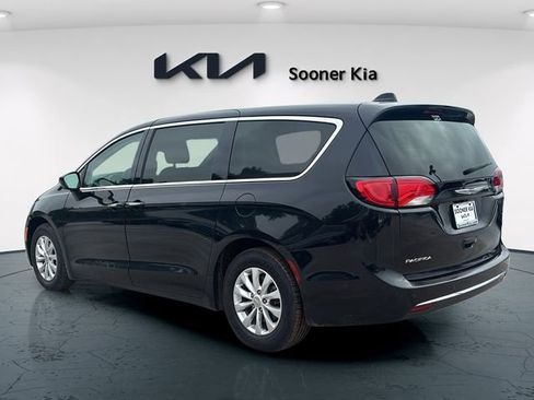 Used 2019 Chrysler Pacifica Touring Plus w/ Advanced Safetytec Group FWD image 4