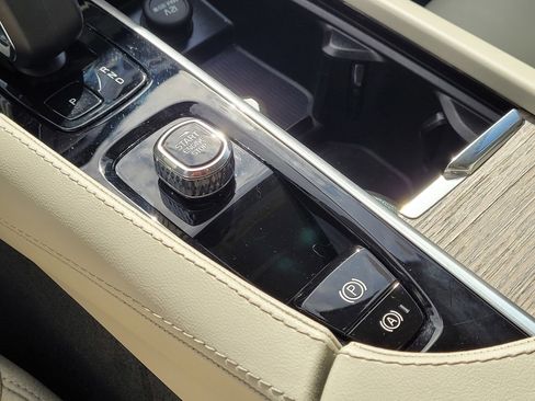 Certified 2024 Volvo XC90 T8 Plus image 27