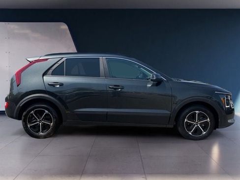 Used 2024 Kia Niro EX FWD image 4